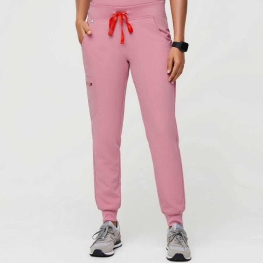 🆕️ FIGS Chalk Pink Zamora 2.0 Joggers- Medium